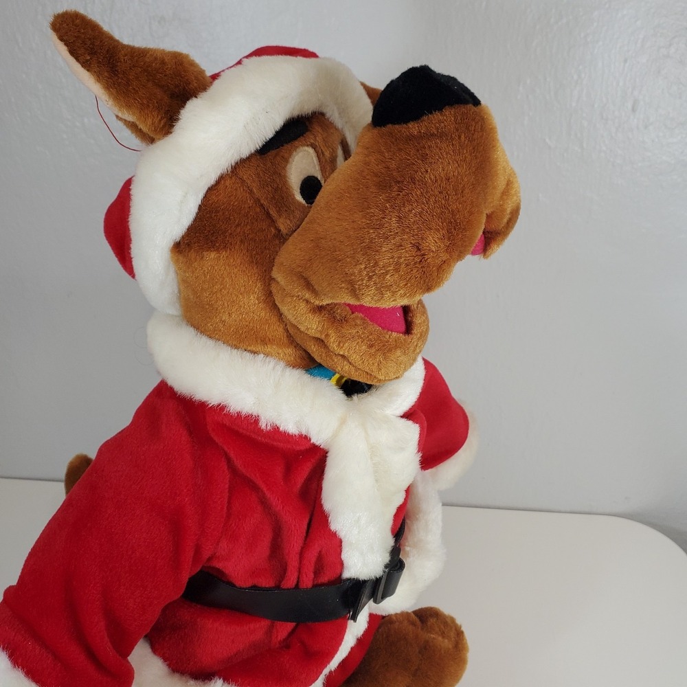 Vintage 1997 Scooby Doo Santa 19" Plush Warner Bros Studio Store Cartoon Network